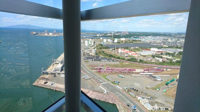 ポートタワーセリオン（道の駅あきた港）展望台からの眺め。日本海。