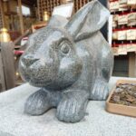 恩智神社のウサギの像